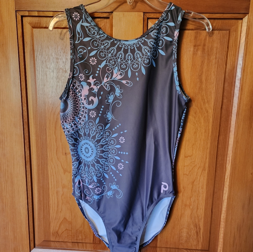 Plum Leo